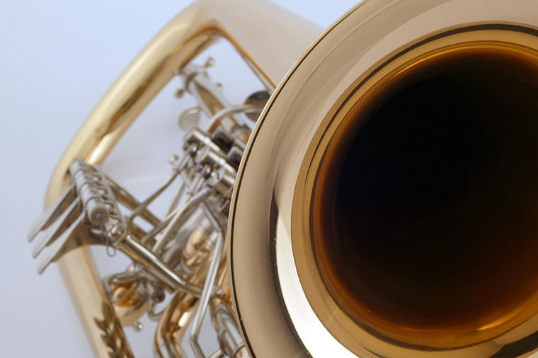 Holz- und Metallblasinstrumente namhafter Hersteller